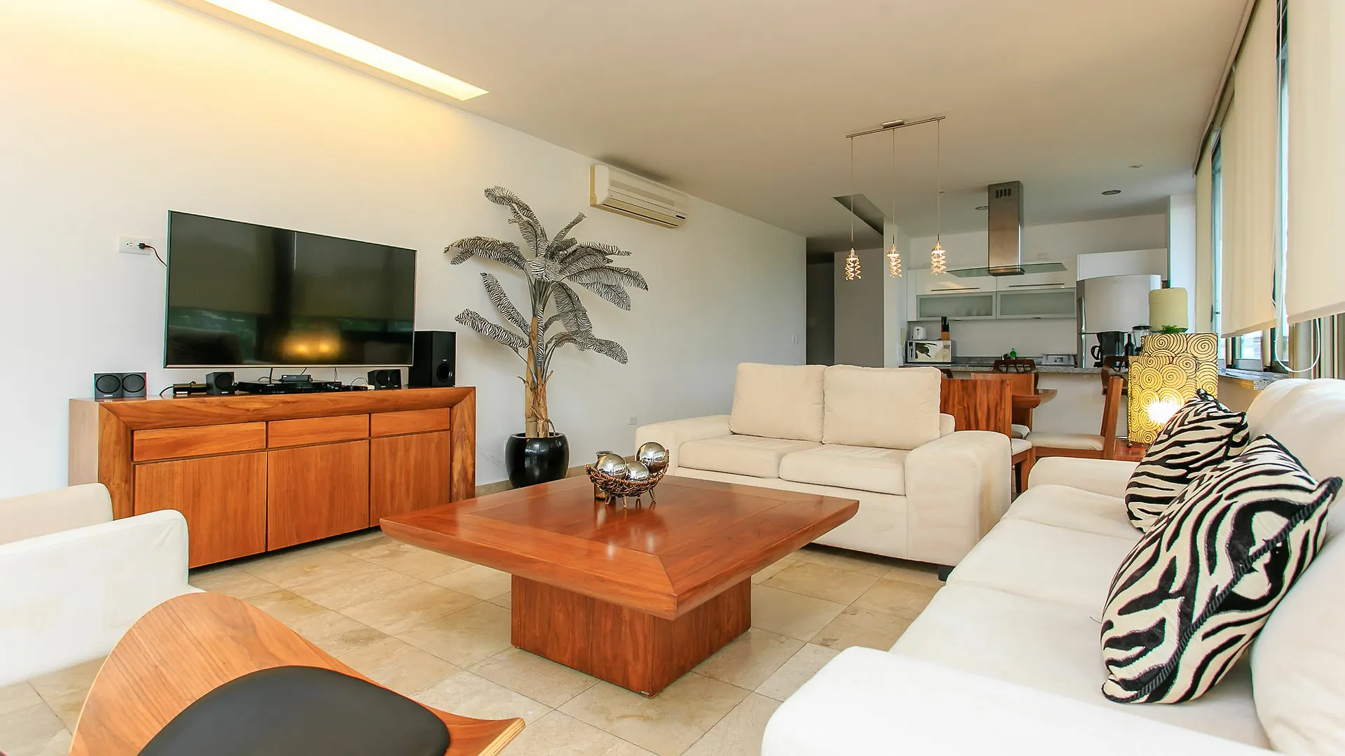 Dc 1103 Trendy Condo In Mamitas Beach Area Half Block To 5Th 0*, Playa del Carmen